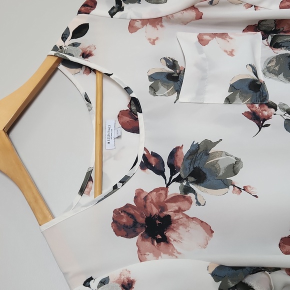 Floral flowy Short-sleeve blouse - Picture 1 of 6